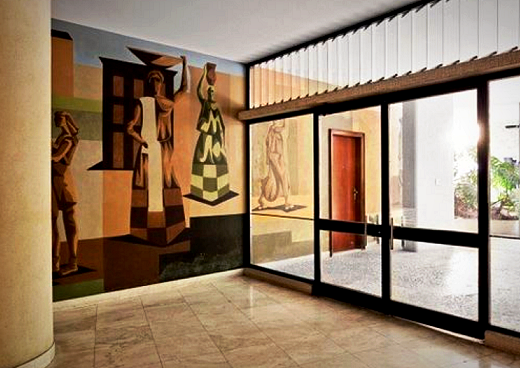 Hall do edifício com mural de Clóvis Graciano e piso de mármore