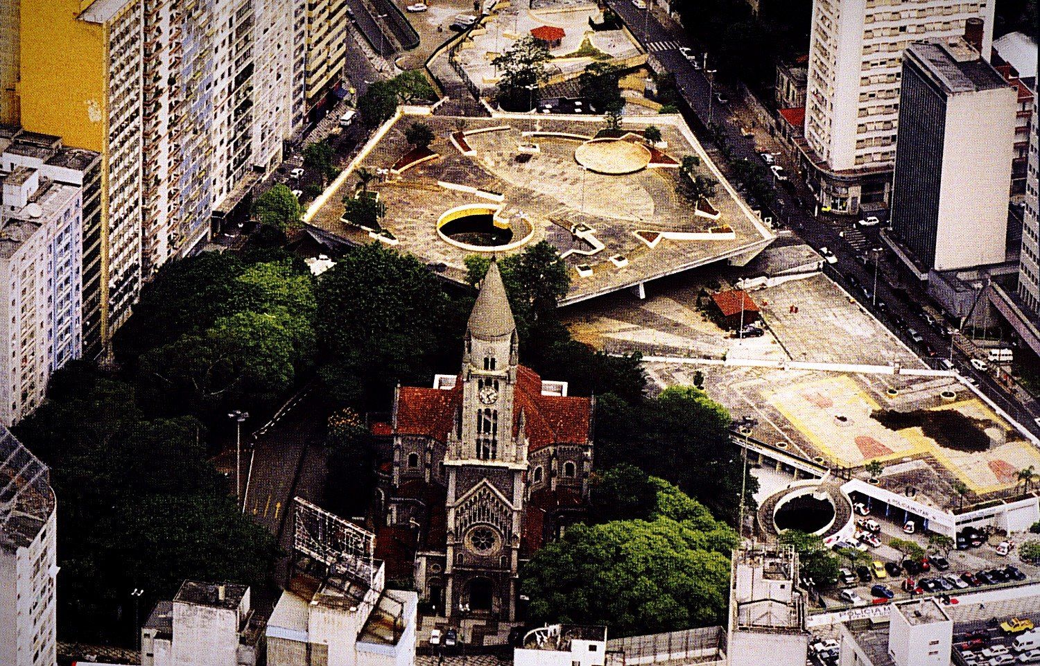 Vista aérea da antiga praça e da Igreja da Consolação